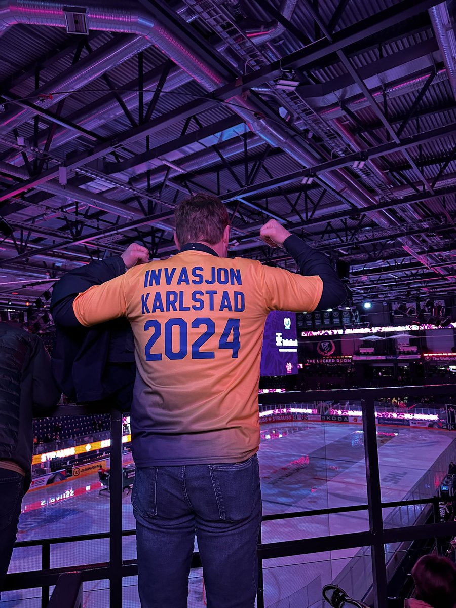 Fin representation från <a href="/StorhamarHockey/">Storhamar Hockey</a> i Löfbergs Arena!