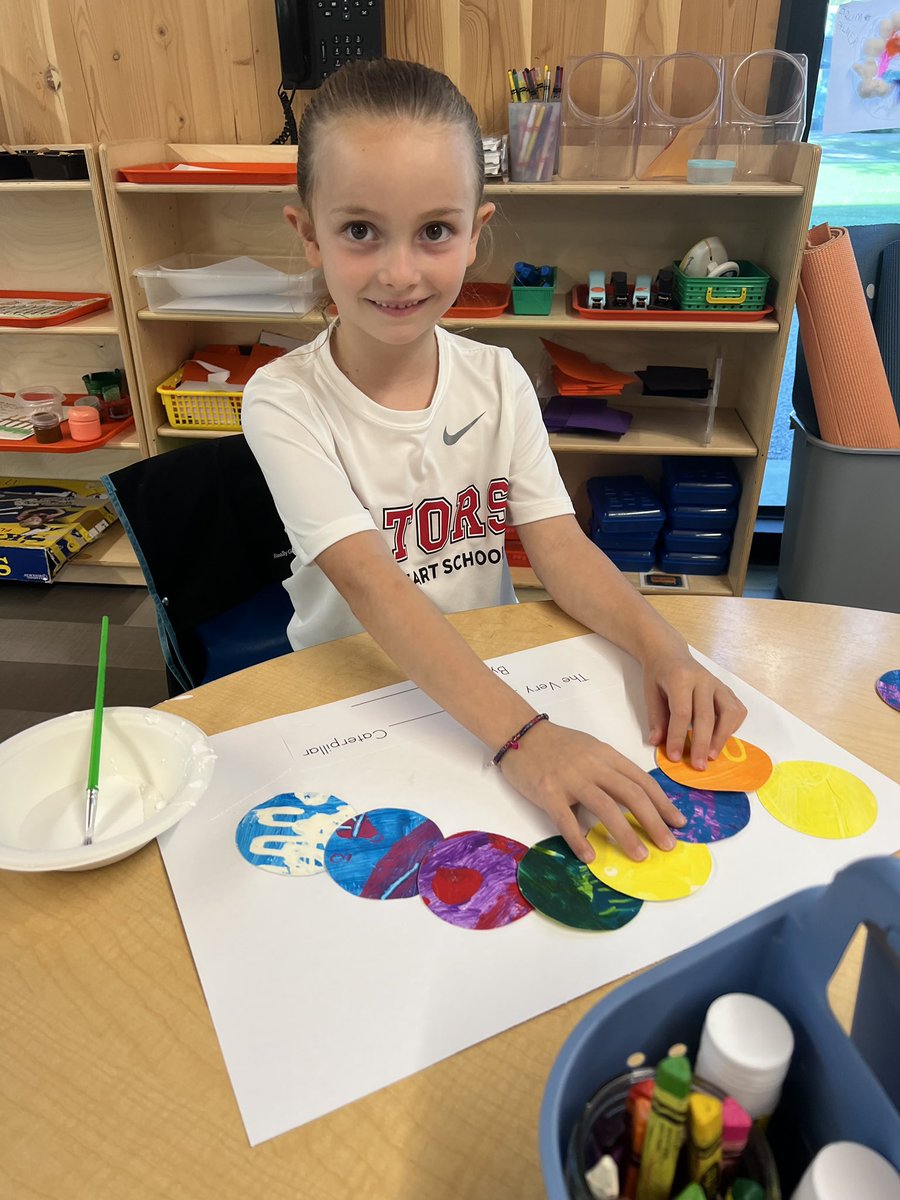 🎨🦋 Our kindergarten artists dove into a colorful painting project inspired by the beloved children’s book author, Eric Carle. Check out these adorable, very hungry caterpillars coming to life! 🌈🍏 #shsatherton #kindergartencreativity #shsfinearts #wearesacredhear