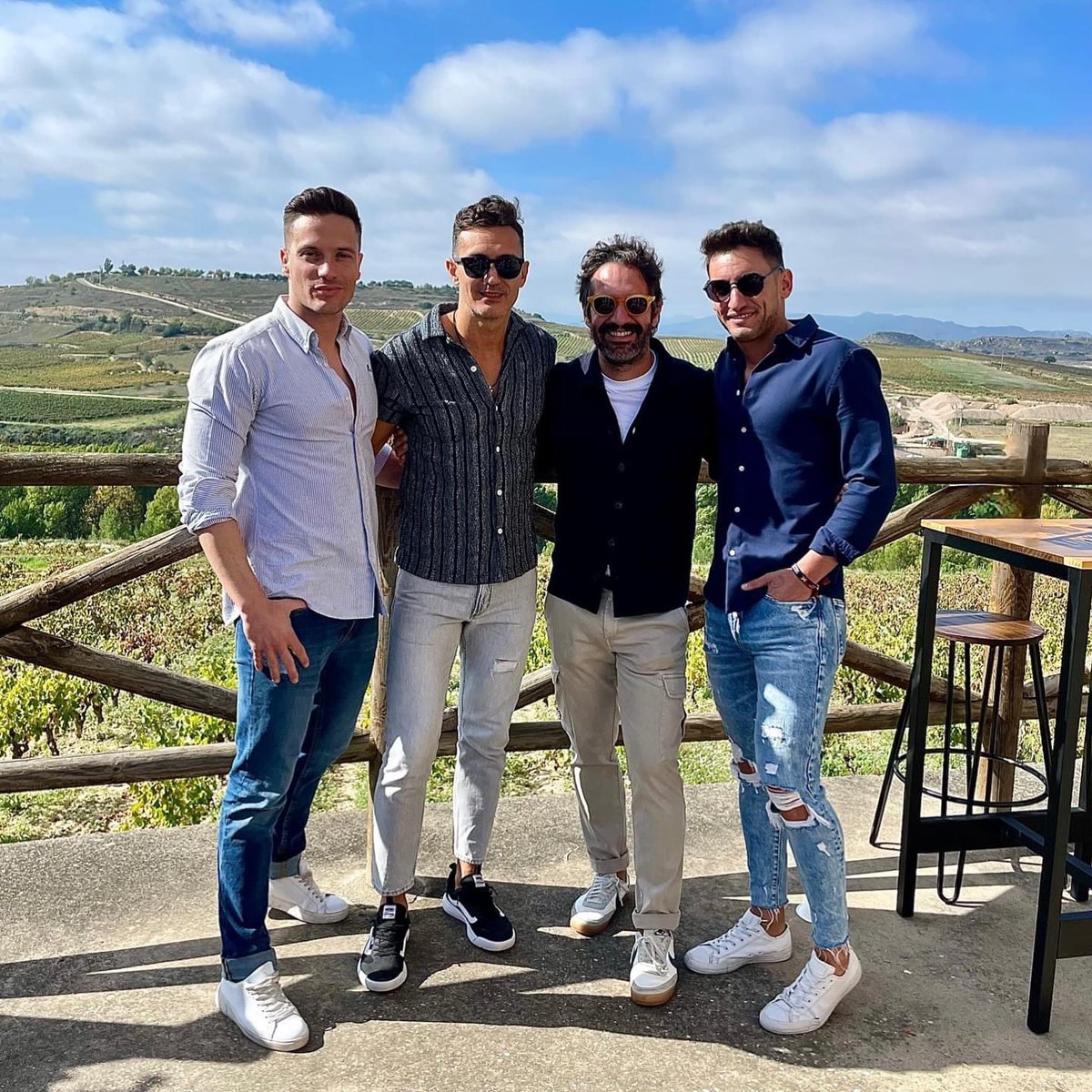 juandanone's tweet photo. …los piratas conquistaron San Vicente de la Sonsierra 🏴‍☠️🍇🍷 
#VintaeWineFest2024 #EquipoMurcia https://t.co/d32aRekaSq