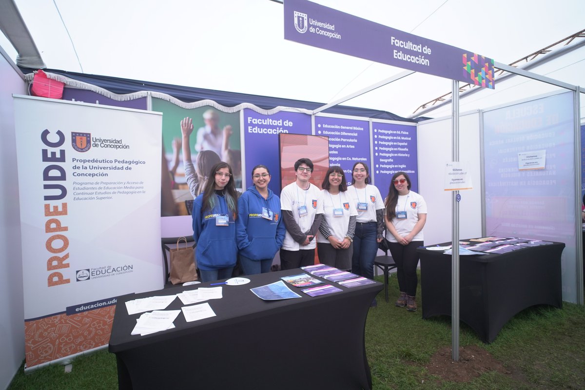 Con más de 20 mil asistentes, la Facultad de Educación dijo presente en la Feria Puertas Abiertas UdeC 2024, donde estudiantes de distintas localidades vivieron de cerca la experiencia universitaria. 🎓📷 

educacion.udec.cl/facultad-de-ed…