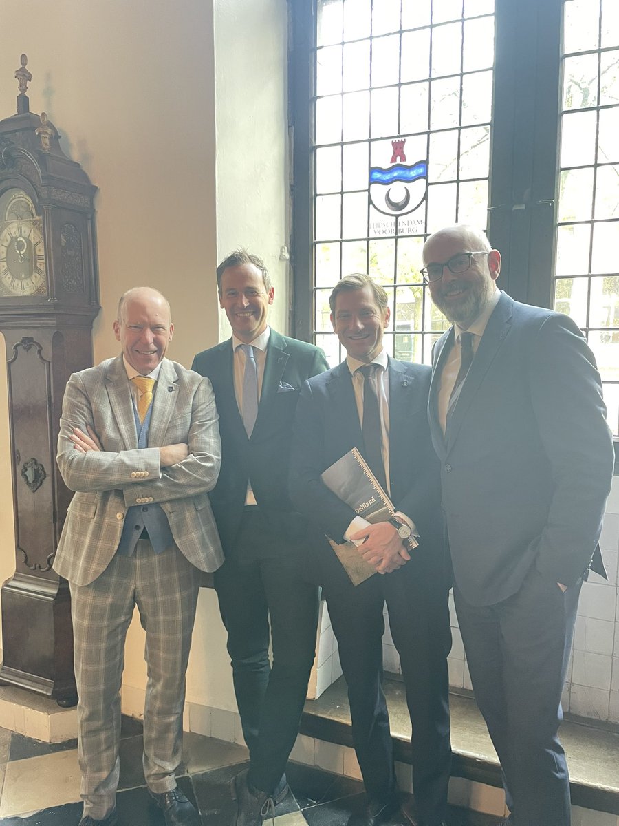 Ons college was vandaag te gast bij het Hoogheemraadschap Delfland. Een deel van onze gemeente ligt op hun grondgebied en voor dat deel zijn ze o.a. verantwoordelijk voor droge voeten en rioolwaterzuivering. Belangrijk club dus, en héél oud!