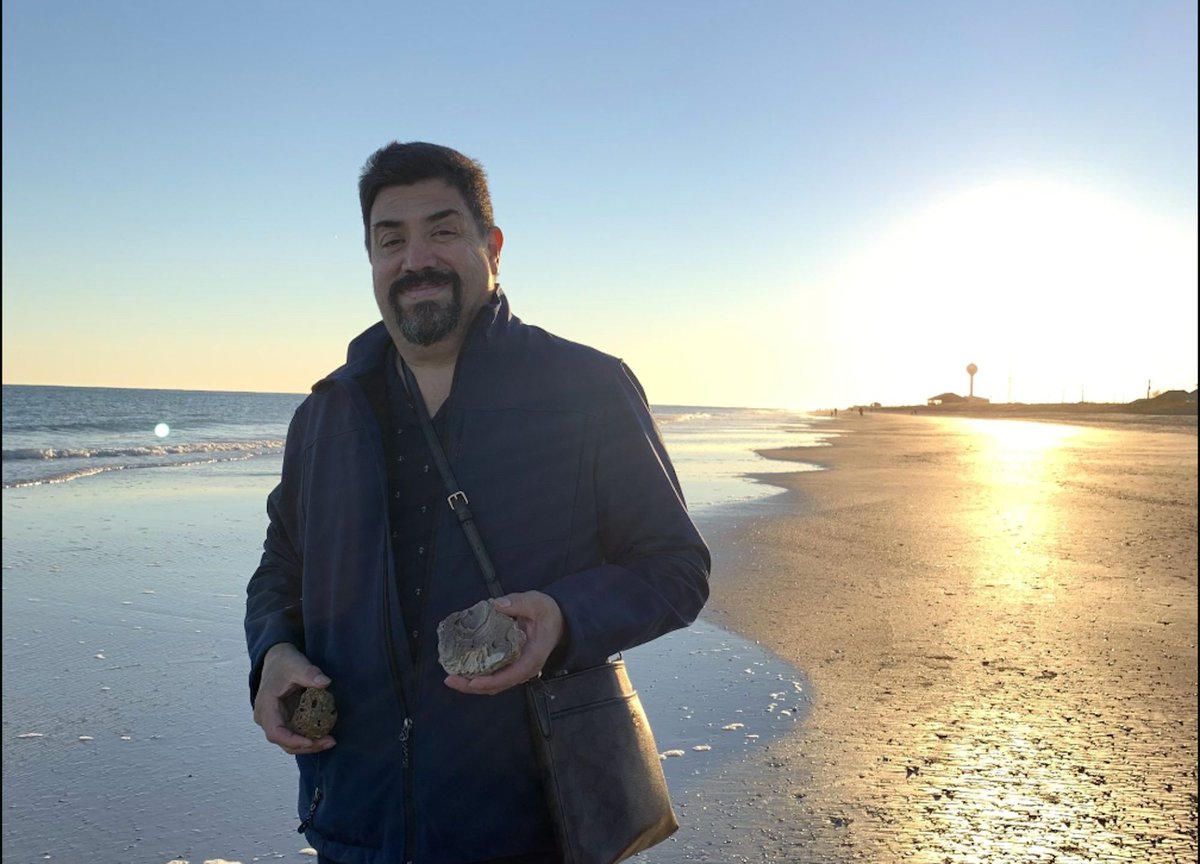 A family is searching for witnesses after a rideshare driver seriously injured a man in Back of the Yards. 

He remains unconscious. buff.ly/3BLijog