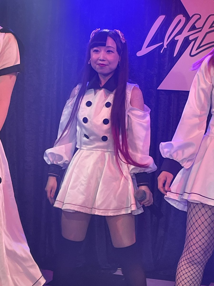 anoyo_position's tweet image. 先週の金曜、(10/11)
ずっとお話したかっためあちゃんとお話出来たの嬉しかった。LINEの動画とてもかわいい。ライブ中めあちゃんの写真撮るの難しくてこの日は沢山撮れたよ。これからも宜しくね!
#Paraphrase Refrain