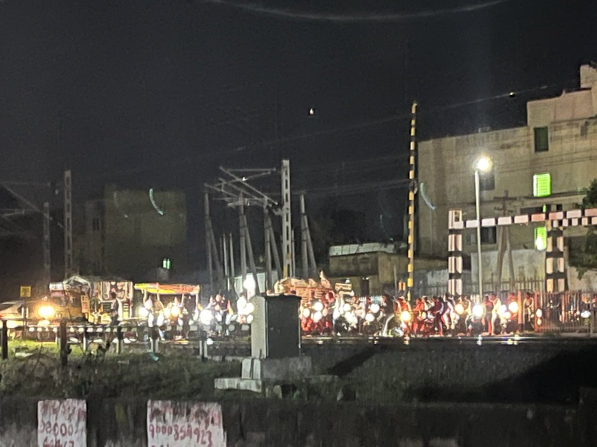 HemanthaDatta's tweet photo. Respected Sir Please reply to our issue &amp; take immediate action.Looking for ur reply tq
@OfficeofNL 
@naralokesh 
@RailwaySeva 
@RailMinIndia 
@RamMNK 
@nitin_gadkari 
@Central_Railway 
@ravi_gottipati 
@actor_Nikhil 
@PawanKalyan 
@APDeputyCMO 
@mmkondaiah30456 
@Mahendr84993895 https://t.co/LLqMux7SfS