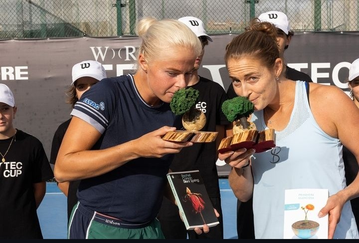 Not_Esportivas's tweet photo. ITF TENNIS!
Parabéns as tenistas campeães do @worldtennis de W100 de Cornella de Llobregat na Espanha
Simples: Olga Danilovic (🇷🇸)/🏆(7)
Duplas: Yvonne Cavalle 🇪🇦/ Eva Vedder 🇳🇱
#ITFWorldTennisTour #Tennis #rfetenis #ITFW100 #WTecCup #OlgaDanilovic #YvonneCavalleReimers #EvaVedder https://t.co/eh929c6XHn