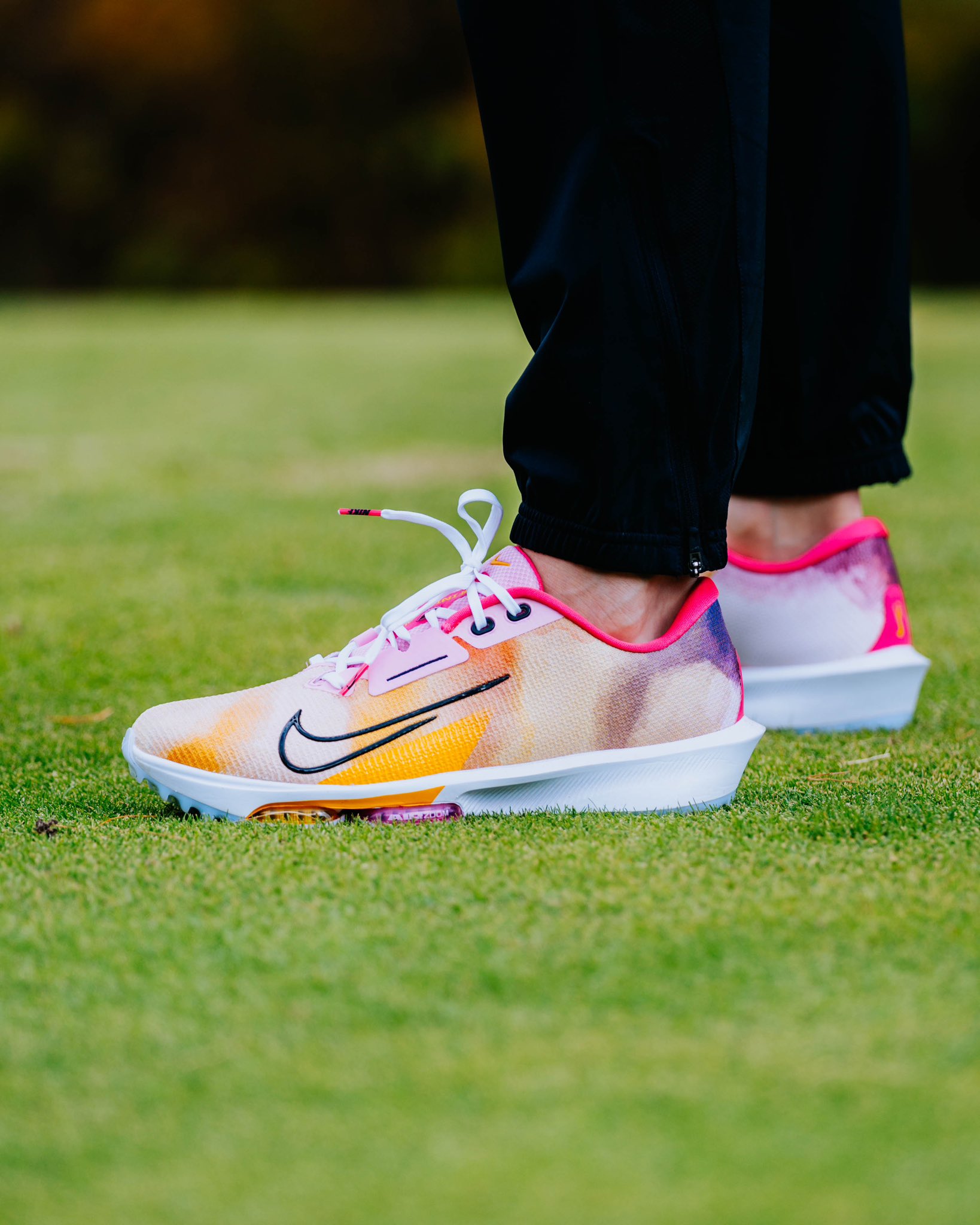 Bri Lewerke on X CaitlinClark22 s custom Nike Infinity Tour 2 golf shoes https t zpleElpU6G X