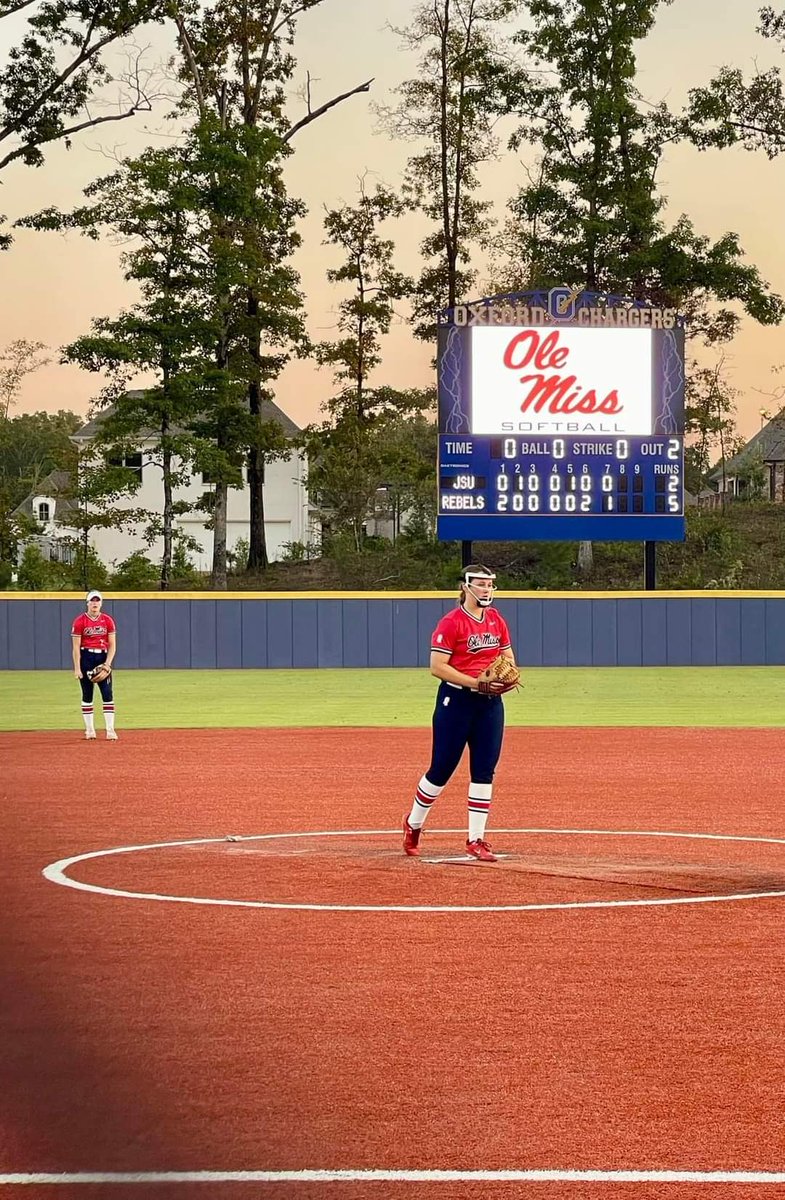 Anyone else recognize this stunner in the circle!? 
🤩 <a href="/abby_herndon14/">Abby Herndon</a>