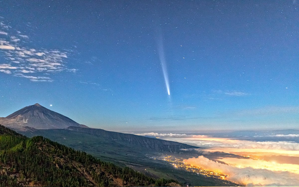 Fotografijo kometa C/2023 A3 je včeraj posnela Cosmolabovka Maruša Žerjal. Lokacija: Mirador de Ayosa v Narodnem parku Teide na otoku Tenerife. Na levi je viden vulkan Teide (najvišji vrh Španije, 3715 m), za njim zahaja Venera. Spodaj mesti Puerto de la Cruz in La Orotava.