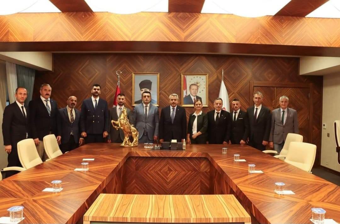 Milliyetçi Hareket Partisi 
Rize İl Başkanımız Sn.İhsan ALKAN önderliğinde,İlçe Başkanlarımızla birlikte Rize Valisi Sn.İhsan Selim BAYDAŞ beyi ziyaret ettik.

🤘🇹🇷🤘🇹🇷🤘