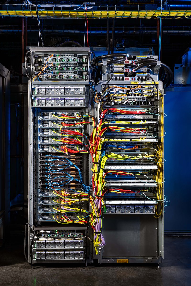 googlecloud's tweet image. We’ve been working closely with @nvidia to sustainably build compute infrastructure of the future. Check out a sneak peek of our custom GB200 NVL racks running in our labs.

Register for the App Dev &amp;amp; Infrastructure #GoogleCloudSummit to learn more → goo.gle/4f2rleU