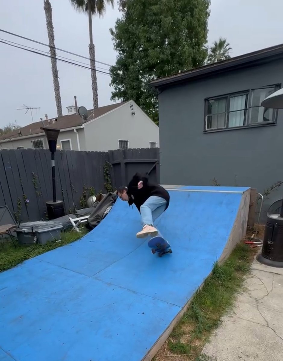 neffko's tweet image. I just landed in LA for a @Techweek_  by @a16z 😅 

Who&apos;s around? Let’s catch up! 

#TechWeekLA #LAStartups