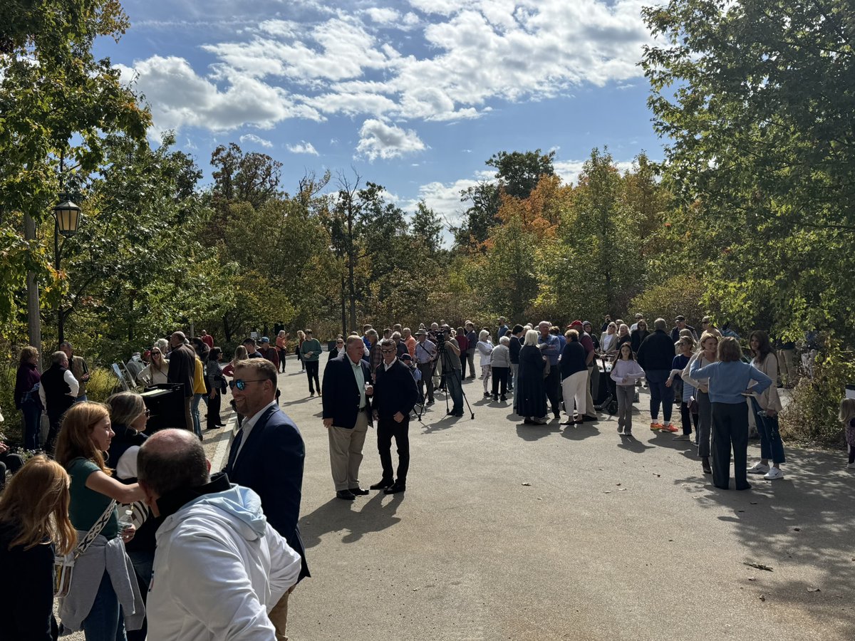 JKC_Chicago's tweet photo. The City of Lake Forest cut the ribbon on our bluff stabilization and new boardwalk project at Forest Park Beach. The beautiful new boardwalk enhances the stunning coastline, plays a vital role in protecting the bluff, and grants accessibility to all community members. https://t.co/VkXzbeejRb