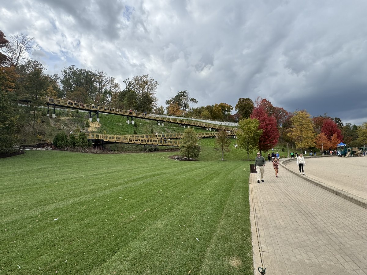 JKC_Chicago's tweet photo. The City of Lake Forest cut the ribbon on our bluff stabilization and new boardwalk project at Forest Park Beach. The beautiful new boardwalk enhances the stunning coastline, plays a vital role in protecting the bluff, and grants accessibility to all community members. https://t.co/VkXzbeejRb