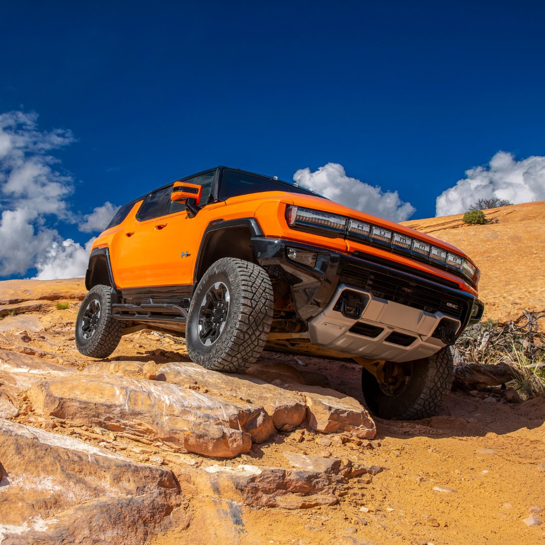 Not only does the #HUMMER EV SUV look good from all angles, it’s got the performance to back it up (and drive it forward). 

But with a price tag of nearly $100K, is it worth it? 🧐

Check out the full review: bit.ly/3BP9p9q