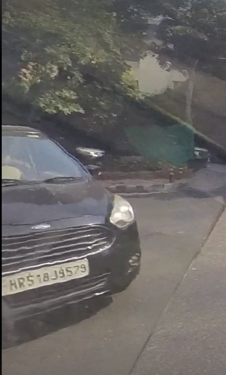 rahul_in_u's tweet image. Narrowly avoided a serious accident on August Kranti Marg on 13th Oct. 2024 due to reckless light-jumpers. Fines and license cancellations are a must for such behavior. Authorities, please take action! #RoadSafety #PublicSafety
 @dtptraffic @DelhiPolice 

Pls act  swiftly!