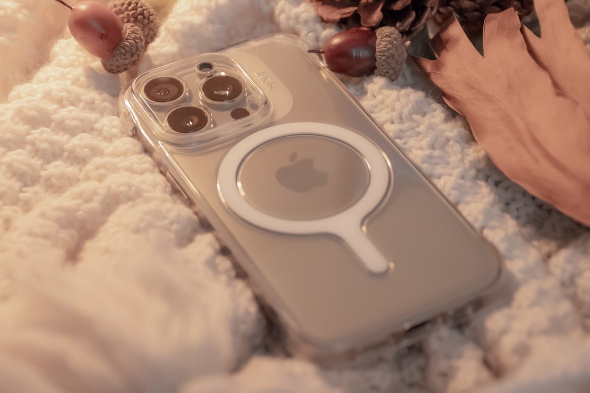 naoyu_301's tweet image. ようやくiPhoneのケース買いました笑

#MOFT の側面ノーガードのスタイリッシュなクリアケース約5,000円

横向きに構えたとき側面の段差がちょうどいい指の引っ掛かりになってめっちゃ持ちやすい…！