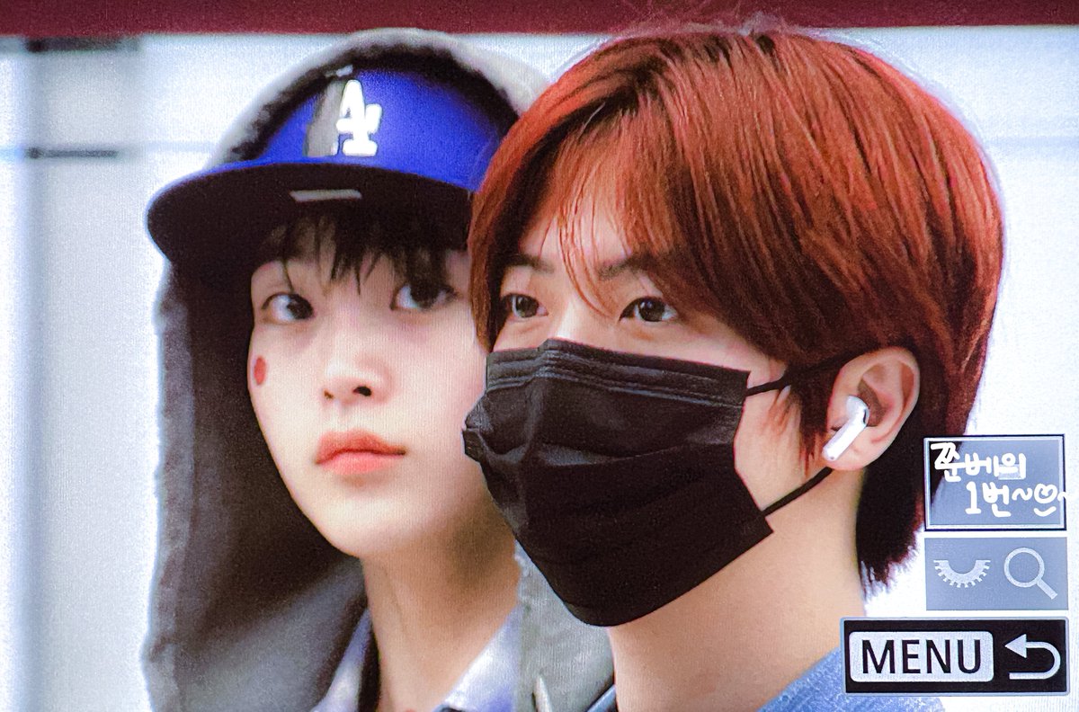 jjunbaee's tweet photo. 241015 GMP 입국 프리뷰 #형준

뒤에 나만 보여?

-
#HYEONGJUN
#크래비티 #CRAVITY https://t.co/iZtfrwNBky