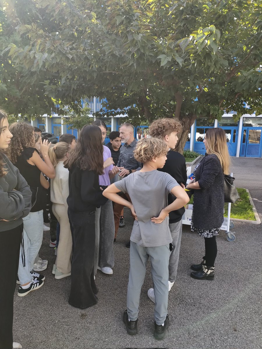 Alliance <a href="/CollegeFersen/">COLLÈGE FERSEN ANTIBES</a> 💕 <a href="/BechetCollege/">collège Sidney Bechet</a> 💕 lycéens 2nde💕 clean walk <a href="/antibes_jlp/">Antibes JLP</a> Très bon accueil des habitants Merci service propreté urbaine pour la logistique.On rêve d'un retour des groupes les mains vides... 🙏 Merci équipe #SVT et professeurs accompagnateurs 
<a href="/AcNiceSVT/">SVT académie de Nice</a>