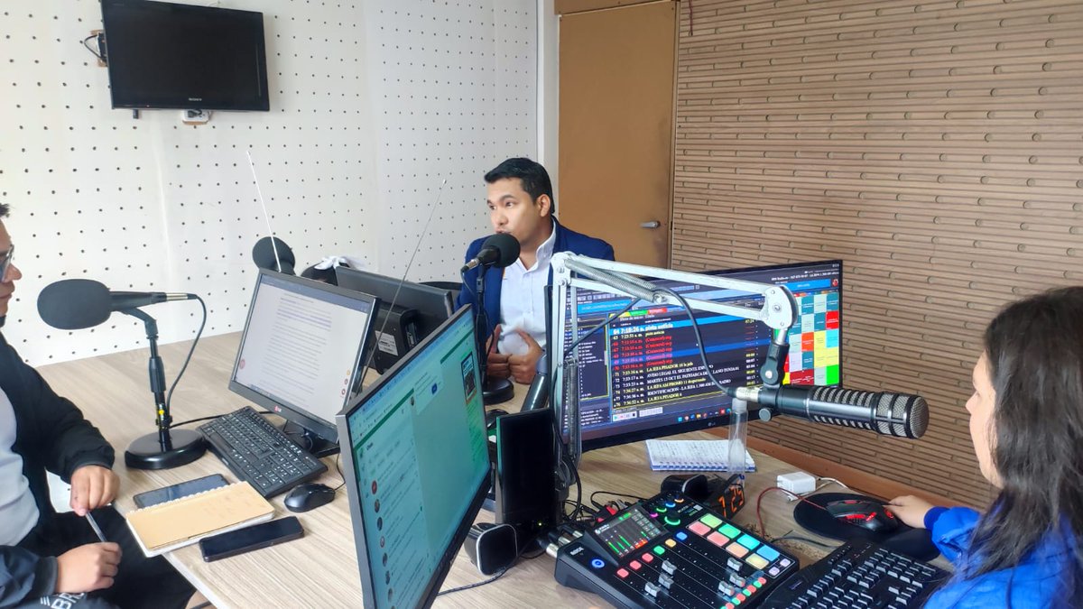 PAEBoyaca's tweet photo. #EnMedios El Subdirector del PAE - AliMente en Grande habla en la emisora SONORA F.M en donde se da a conocer como se ejecuta el Programa en el departamento de Boyacá. https://t.co/6J0ry5d9I3
