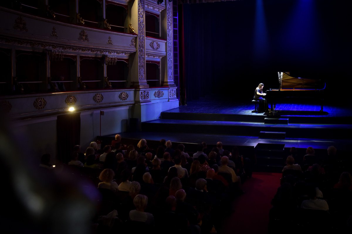 🎹 A month ago, I had a day full of emotions thanks to <a href="/fpsjesi/">FPS Jesi</a>

I had the honor of visiting the Centro NEMO dedicated to the care and research for people with neurodegenerative diseases

The day concluded with my concert in Jesi finding a warm audience

📷S. Binci and M. Pozzi