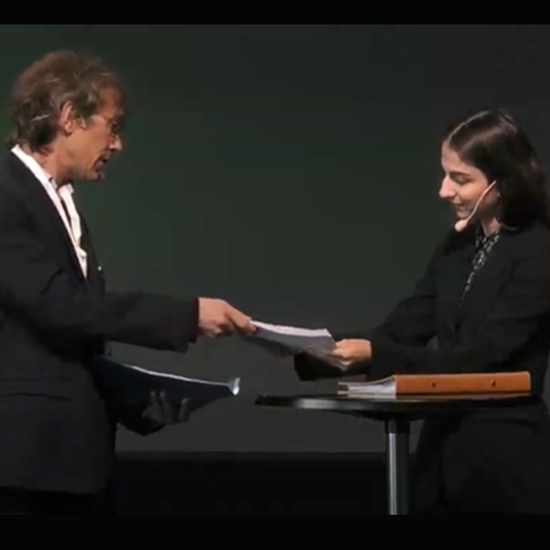 Här får klimatministern Romina Pourmokhtari vår nya rapport om vilka styrmedel som bäst minskar utsläppen. Läs mer och hitta hela rapporten här: sustainableconsumption.se/ny-rapport-des…

#klimatpolitik #klimatskatter #hållbarkonsumtion <a href="/Nordregio/">Nordregio</a>