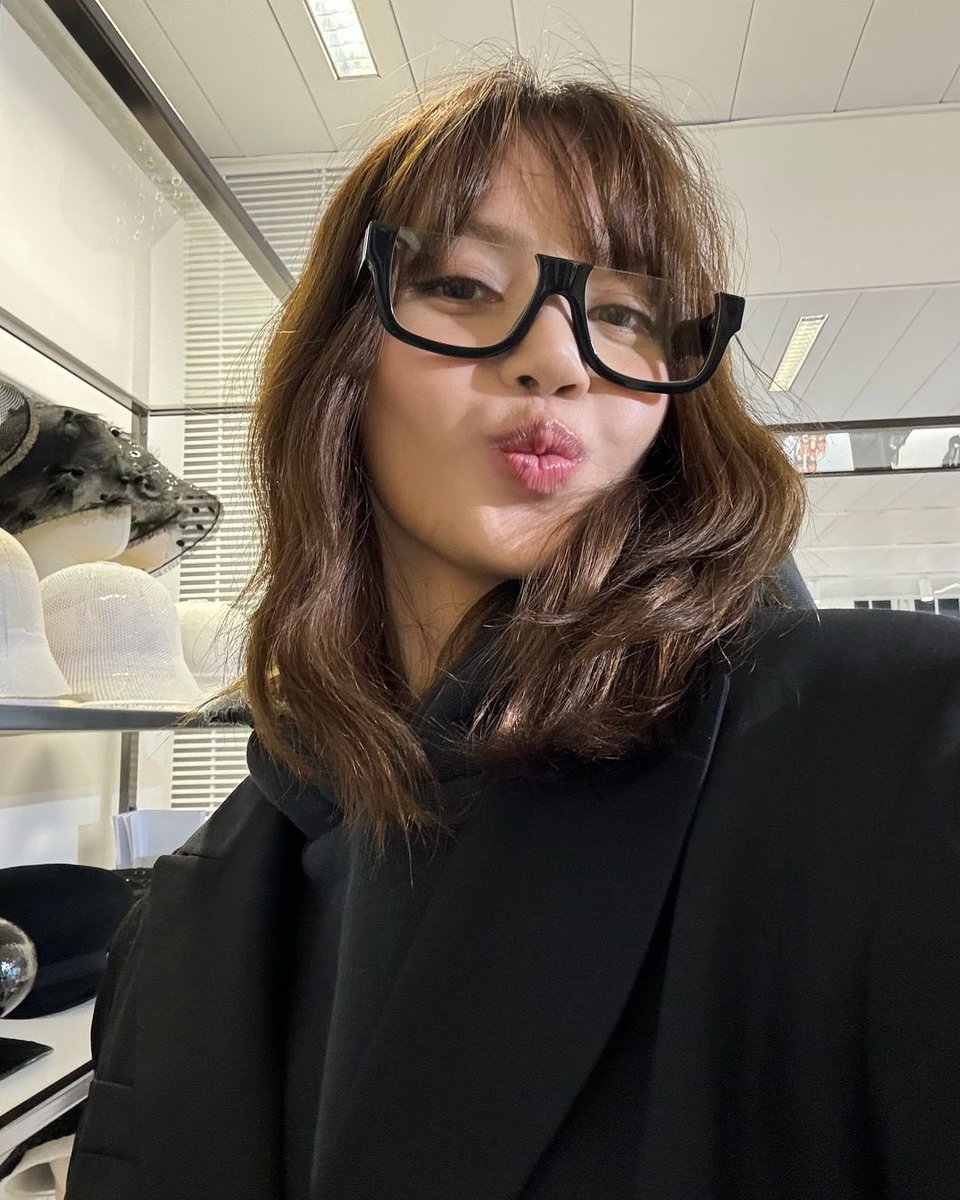 LISA tweet media