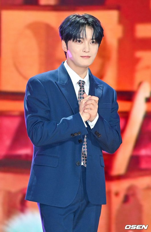 DBSKINFOBR's tweet photo. 📰 Hitomi revelou, no showcase de estreia do SAY MY NAME, que teve uma conversa significativa com Jaejoong (15.10.24)

"Eu tive uma conversa profunda com Jaejoong. Conversando bastante com ele, senti que mesmo já trabalhando há muito tempo, ele sempre foi + https://t.co/QLiohvpFWe