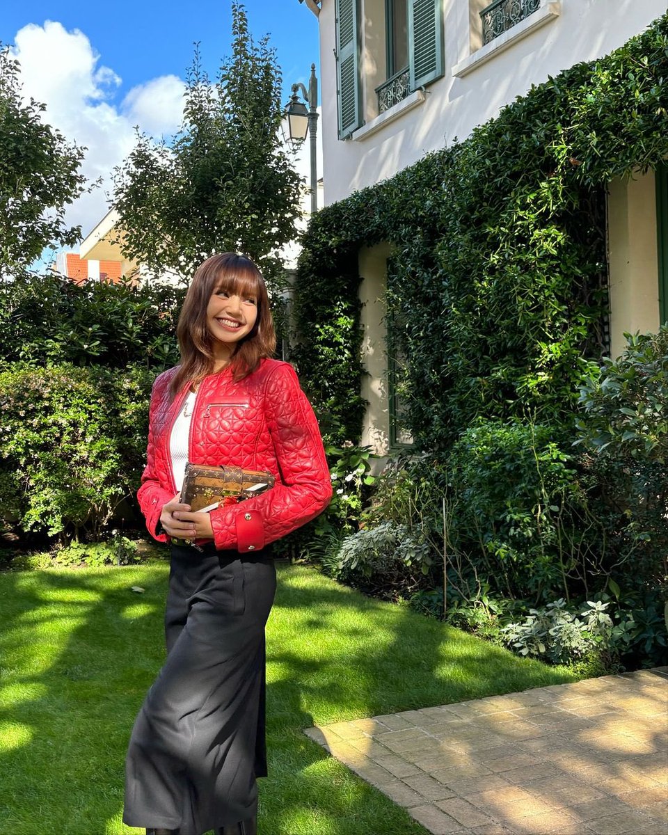 LISA tweet media