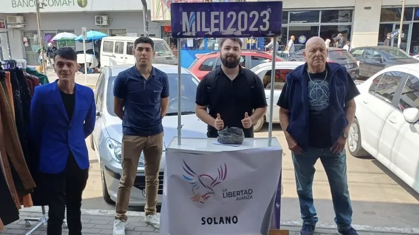 MatiAromi's tweet photo. Los que entraron ayer a la UNQUI son militantes de LLA Quilmes. Se mueve en los mismos espacios que el resto, incluso adentro del Congreso. El Gobierno tiene que explicar porque tienen militantes tirando gas pimienta adentro de las Universidades. Es su responsabilidad política. https://t.co/Z5nedZvRWp