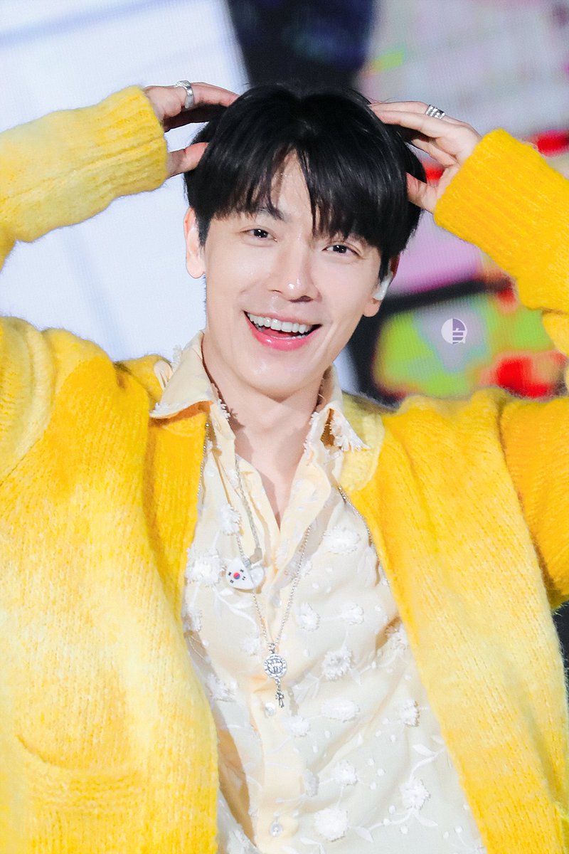 Jeddonghae's tweet photo. Forever young! 🤗

BELOVED DONGHAE DAY
#SunflowerDonghaeDay
#동해의_앞날은_GoHigh 
#동해 #DONGHAE @donghae861015 https://t.co/gtqhL2kYtv