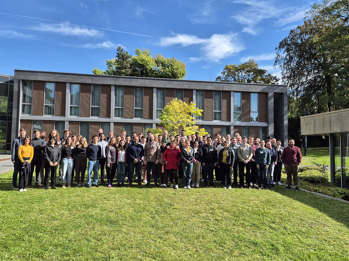 IpropProject's tweet photo. @IpropProject  young researchers @ the 𝐈𝐧𝐭𝐞𝐫𝐧𝐚𝐭𝐢𝐨𝐧𝐚𝐥 𝐏𝐥𝐚𝐬𝐦𝐚 𝐒𝐜𝐡𝐨𝐨𝐥 𝐨𝐧 "𝐋𝐨𝐰 𝐓𝐞𝐦𝐩𝐞𝐫𝐚𝐭𝐮𝐫𝐞 𝐏𝐥𝐚𝐬𝐦𝐚 𝐏𝐡𝐲𝐬𝐢𝐜𝐬" in 𝐁𝐚𝐝 𝐇𝐨𝐧𝐧𝐞𝐟. @polimi  @Unibo Read more at https://t.co/LISJ8p0Rlq https://t.co/krdqP6PHpB