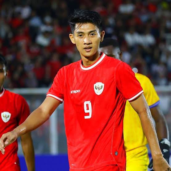 Salah satu pemain yg ketika diberi kepercayaan tidak blunder, jemput bola dari belakang dan paling rajin. 

Semoga sty juga melihat dan memberi kepercayaan penuh, apalagi saat lawan bahrain malik risaldi ketika pelipis pecah pun. Masih lari mondar mandir.

Kita butuh pemain yg