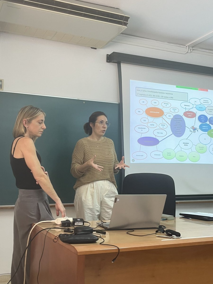 PauNuria's tweet photo. Máster Direcció i Lideratge en Serveis de Salut en@UIBuniversitat con @FUEIB y @cidefib. En el módulo de hoy @eserratusell nos cuenta la estrategia de cronicidad del Servei de Salut IB: atención centrada en la persona como
Palanca de cambio @Susanajmib colabora con la visión PED https://t.co/Jhj3HZrArw