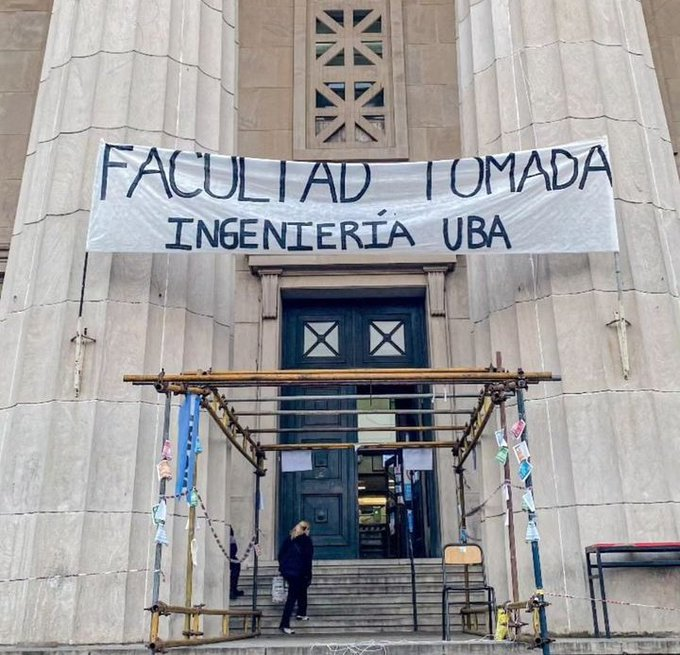 Sebass_GZ22's tweet photo. - Y sí sale bien?
- Flaco, tomaron ingeniería cuyo alumnado oscila entre libertarios y nazis. https://t.co/9KaRPmrqoG