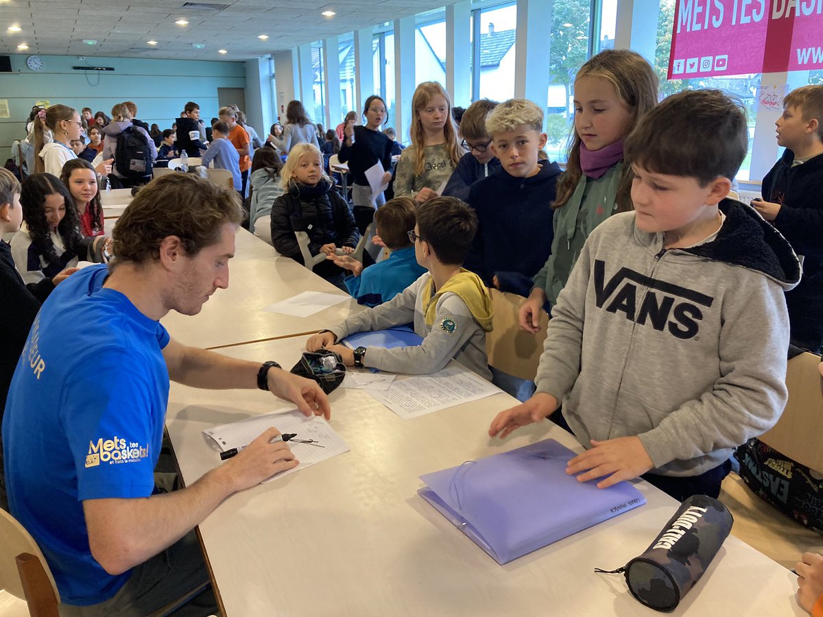 C’est l’athlète international Baptiste Mischler qui a réalisé ce matin la dictée ELA pour nos 150 élèves élèves de 6e réunis pour l’occasion au restaurant scolaire !
<a href="/ELAOfficielle/">Association ELA</a> <a href="/acstrasbourg/">Académie Strasbourg</a>