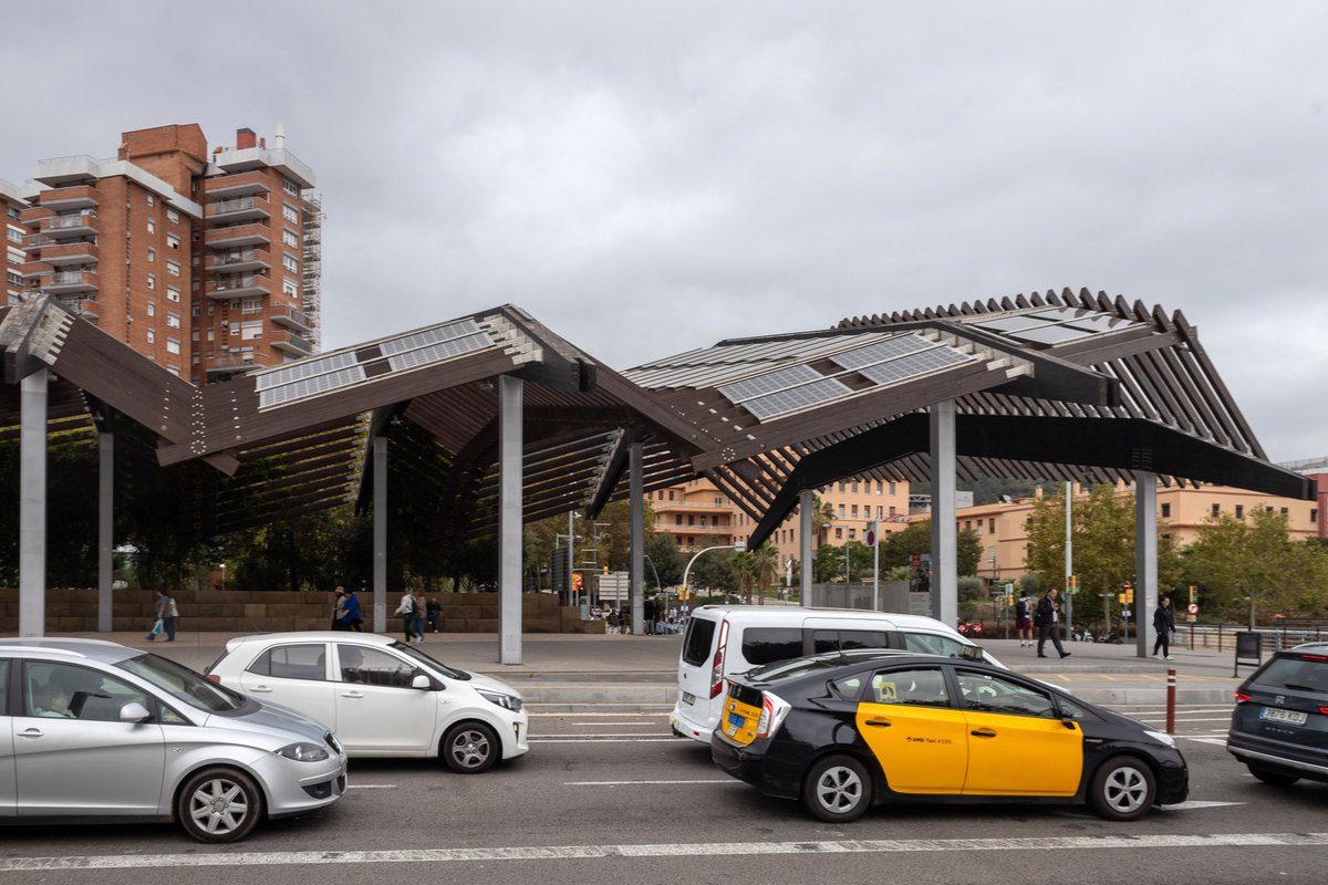 ☀️ Els veïns de Barcelona podran accedir a l'energia de les pèrgoles solars municipals

🗣️ <a href="/laiabonetrull/">Laia Bonet</a> ha anunciat l'inici d'una prova pilot d'autoconsum compartit en dues instal·lacions fotovoltaiques a la ronda de Dalt

📸 Hugo Fernández naciodigital.cat/impacte/energi…
