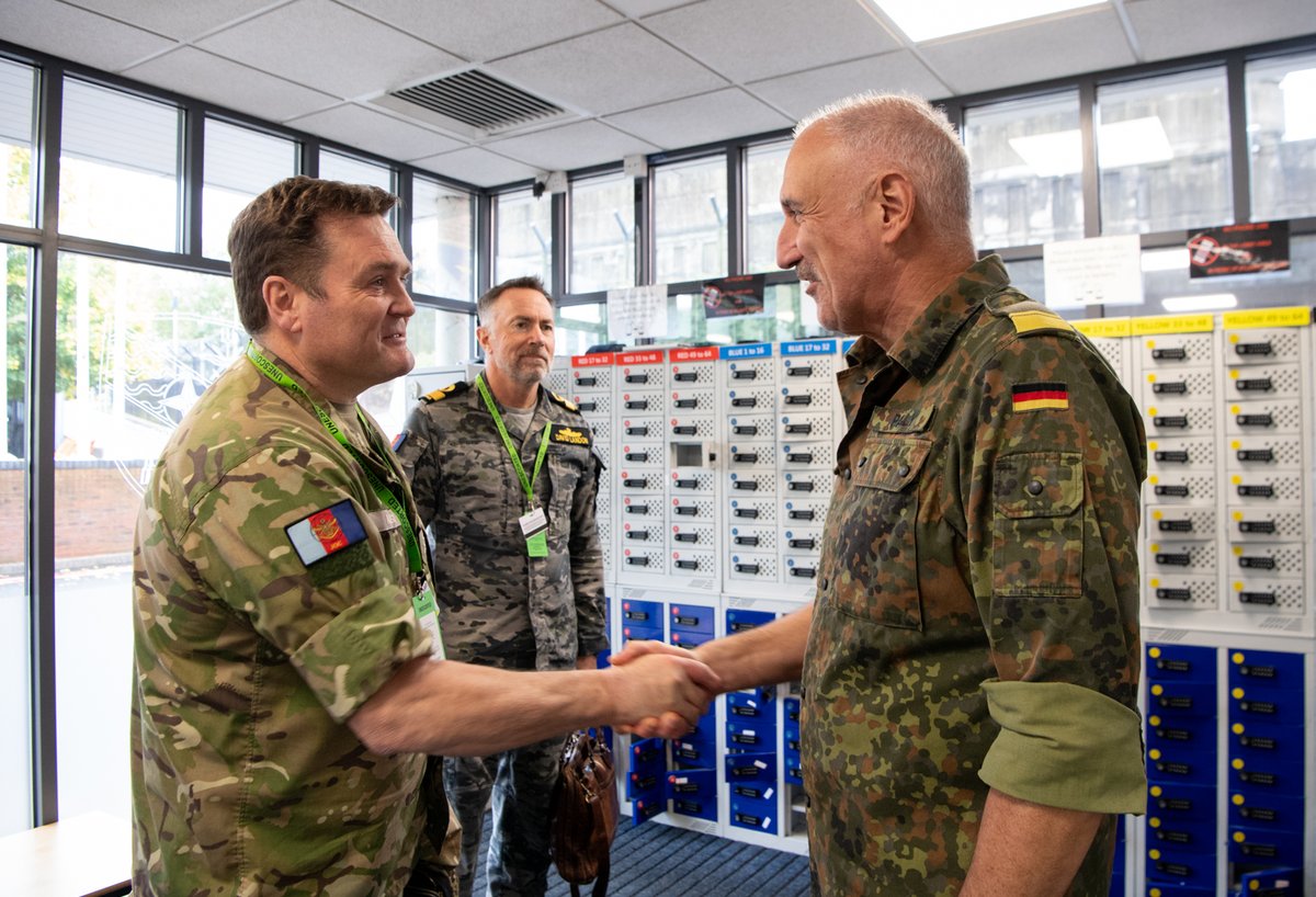 NATO_MARCOM's tweet photo. 🇦🇺 Navy Commodore David Landon and 🇳🇿 Army Major General Hugh McAslan were welcomed to #MARCOM HQ this week, strengthening ties with #NATO Partner nations. They were briefed on current maritime operations alongside senior MARCOM staff #WeAreNATO #StrongerTogether https://t.co/ghUQzMjUtG