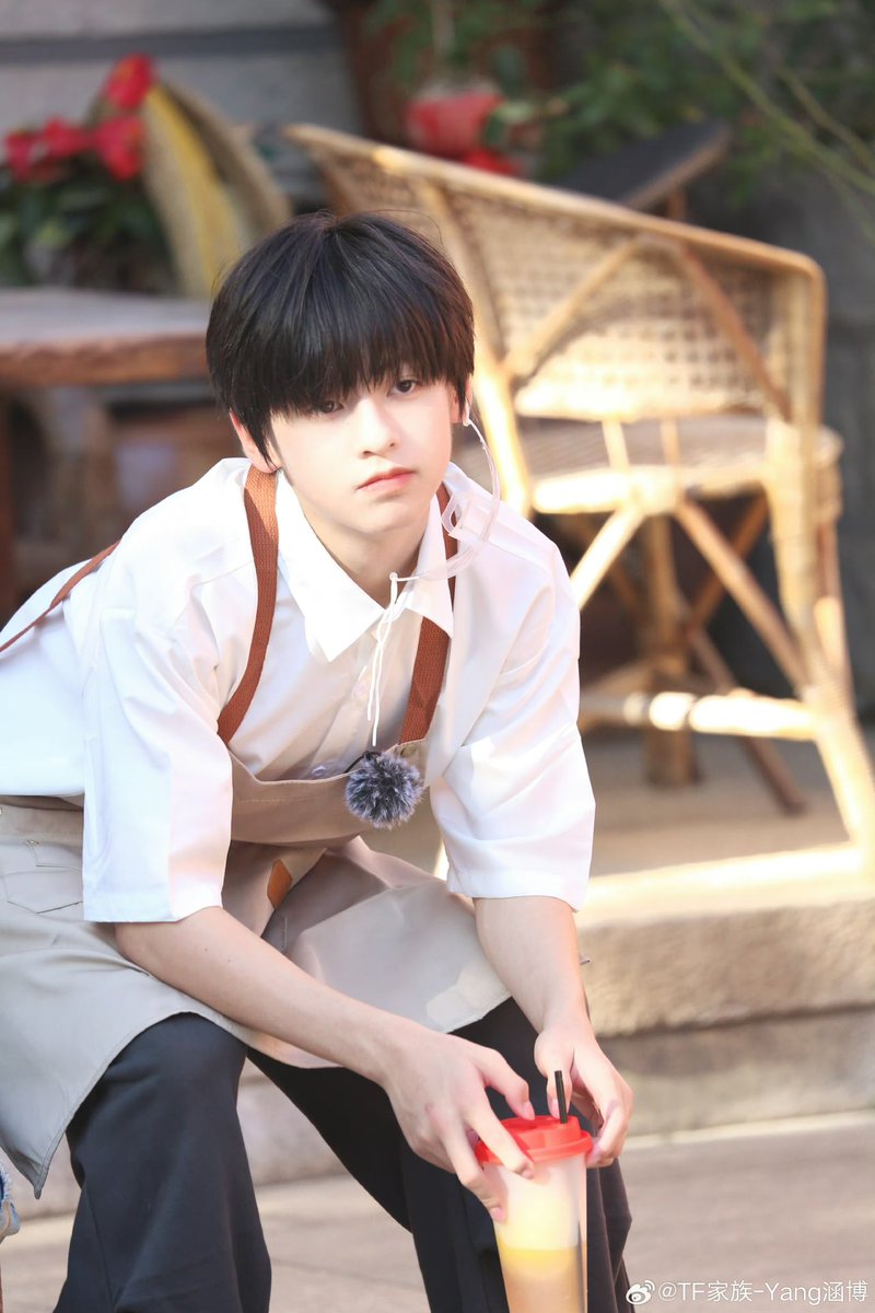 YangHanbo_TH's tweet photo. 2024.09.22 #杨涵博 | Weibo update！🍔 

 ในวันที่อากาศร้อนๆ ทำงานในครัวที่อับชื้น ไม่มีแอร์ด้วยสุดท้ายได้ดื่มน้ำที่ตัวเองทำเอง ก็รู้สึ��สดชื่นเป็นพิเศษ (แปลต่อในภาพ) (1)

🔗：https://t.co/0NLXtKAVNm

#YangHanbo #หยางหานป๋อ #TFFamily https://t.co/ChNoW8WFGL