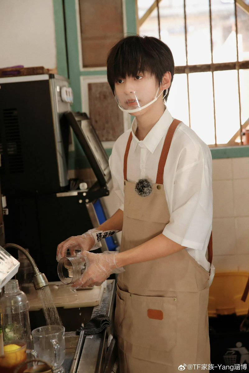 YangHanbo_TH's tweet photo. 2024.09.22 #杨涵博 | Weibo update！🍔 

 ในวันที่อากาศร้อนๆ ทำงานในครัวที่อับชื้น ไม่มีแอร์ด้วยสุดท้ายได้ด���่มน้ำที่ตัวเองทำเอง ก็รู้สึกสดชื่นเป็นพิเศษ (แปลต่อในภาพ) (2)

🔗：https://t.co/0NLXtKAVNm

#YangHanbo #หยางหานป๋อ #TFFamily https://t.co/zSy0zoFJdx