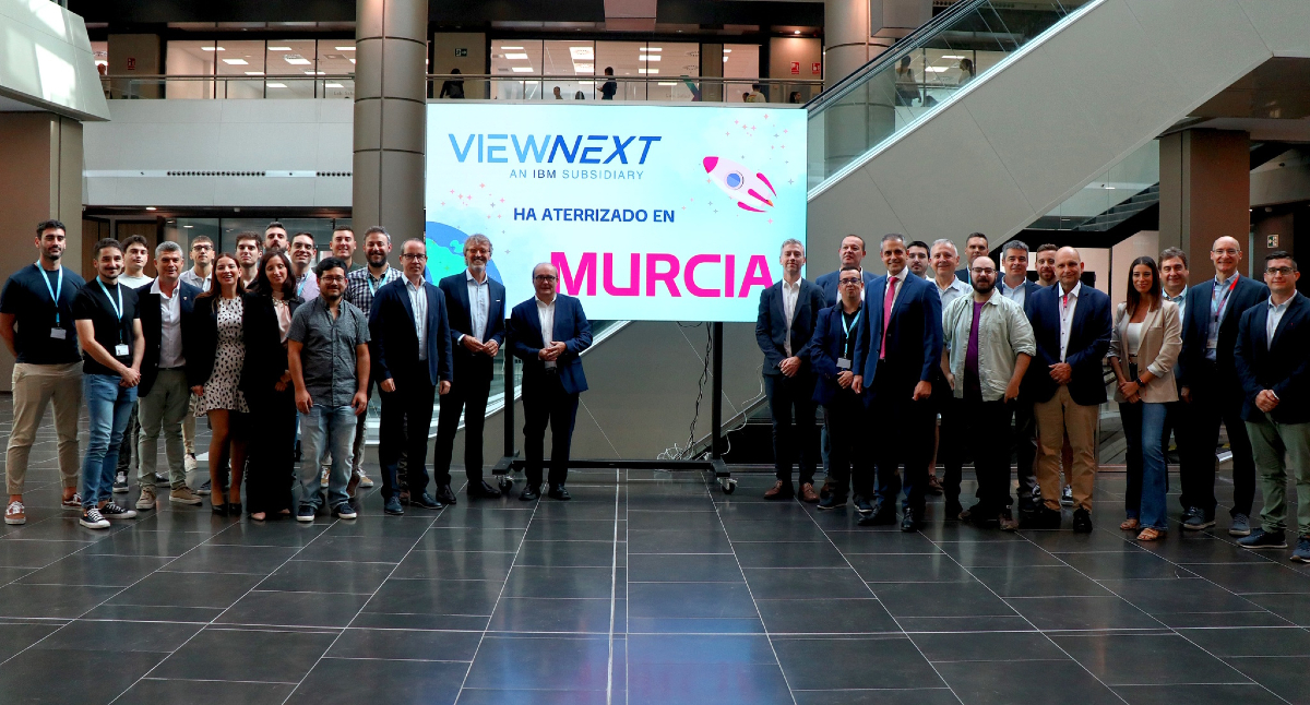 regiondemurcia's tweet photo. La empresa tecnológica Viewnext abre las primeras oficinas de un proyecto que estima crear 500 puestos de trabajo en la Región

El consejero de Transformación Digital y el director general de la compañía, filial del grupo IBM, inauguran el primer espacio de trabajo del Centro de Innovación de la empresa, ubicado en el campus Myrtea

Noticia: https://t.co/Mq4uTyeHXo