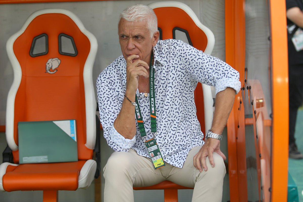 Lorenz_KO's tweet image. ASFAR are in advanced talks with Frenchman Hubert Velud to become their new head coach.

The former Burkina Faso boss is set to replace Czesław Michniewicz who was sacked after nine games.

#ASFAR