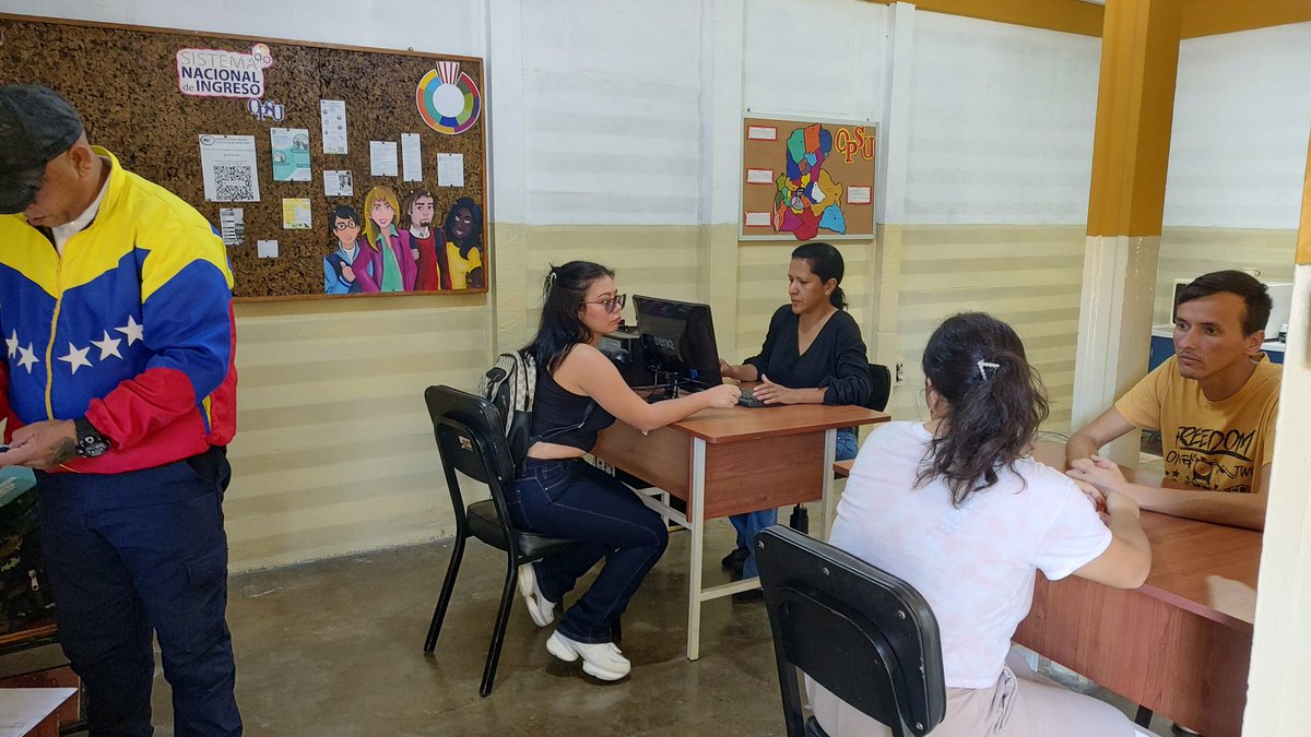 Cnu2015Opsu's tweet photo. Atención de usuarios en la Universidad Politécnica Territorial Agroindustrial del Táchira.
@NicolasMaduro 
@CDCETachira 
@Berzabethg1 https://t.co/t0toiGhDcZ