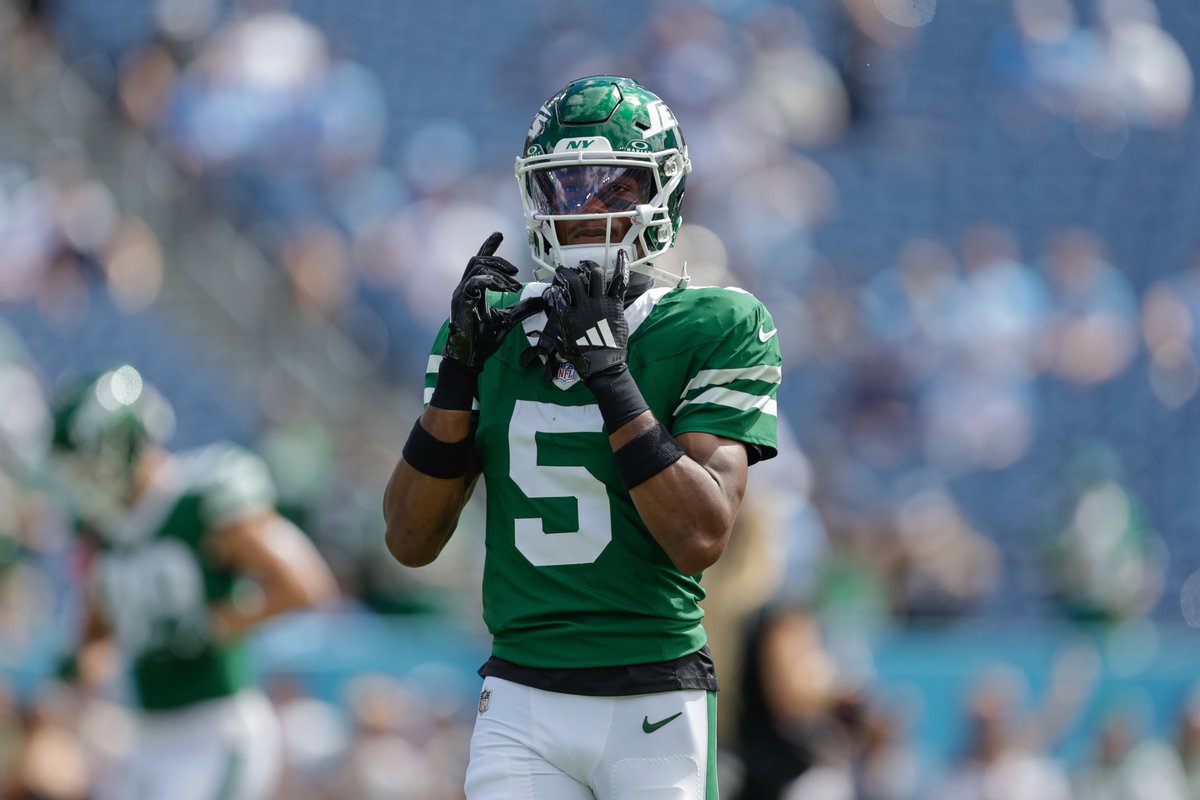 FanDuel's tweet image. Who is the better WR right now? 🤔

❤️ for Davante Adams
🔁 for Garrett Wilson