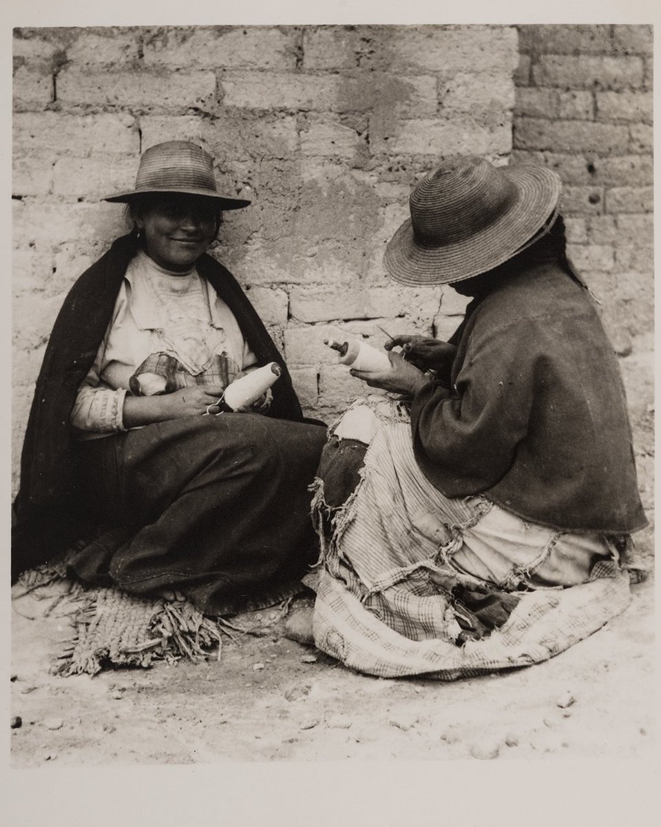 Banrepcultural's tweet image. Hoy conmemoramos el Día Internacional de las Mujeres Rurales. 🌾

Una fecha para reflexionar sobre el papel de quienes, a lo largo del siglo XX y hasta hoy, han sido el corazón de las comunidades rurales. ❤️