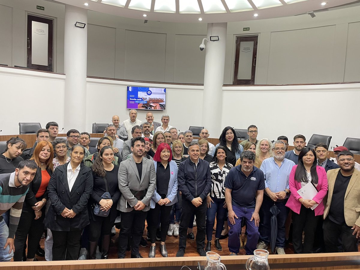 Partícipe ayer en el Foro de CONCEPTOS SOBRE DESCENTRALIZACIÓN Y PARTICIPACIÓN CIUDADANA 

Los municipios y comunas de Santa Fe estan en CAUTIVERIO. No son plenamente autónomos. Es necesario darles poder de decisión para resolver los problemas actuales. Cuando el sistema