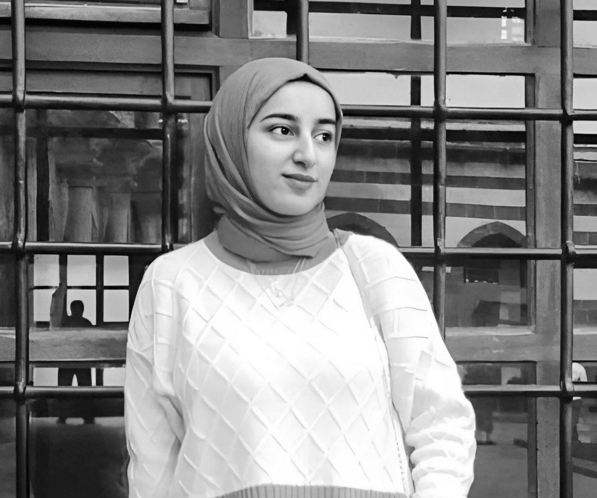 renasjiyanrenas's tweet photo. Çi nûçeyeke tehl,
Çi xemgînî,
Rojîn miriye!
Kuştina jinan wek kuştina behran e!

#RojînKabaîş https://t.co/RfkJ8bsJbT