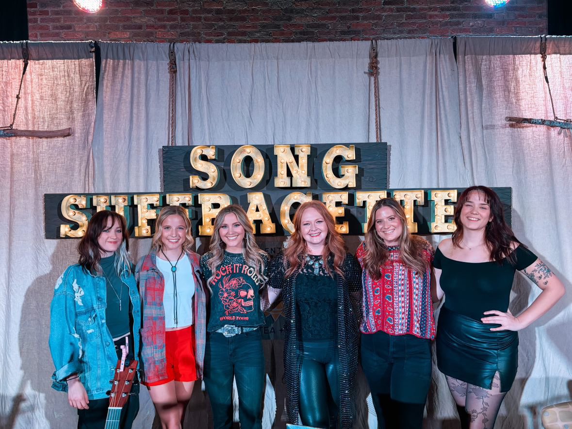 KarissaElla_'s tweet photo. I had so much fun with these talented ladies! I always feel so lucky to be a @songsuffragettes !!! 🤠💛 #livemusic #CountryMusic #songsuffragettes #Nashville #TheListeningRoom https://t.co/x1ZsPEddjZ