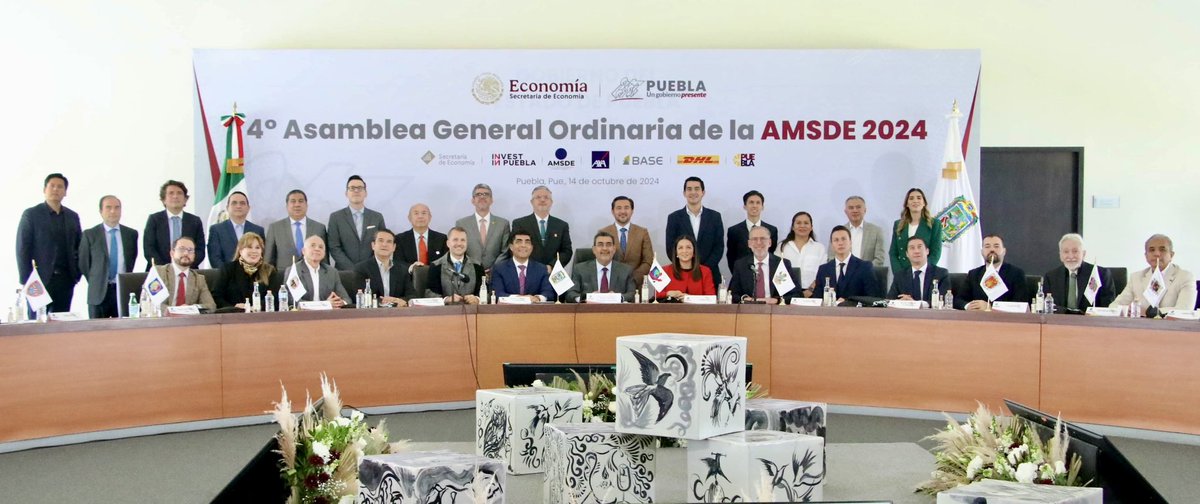 amsdemex's tweet photo. 🚀 Llevamos a cabo nuestra 4ª Asamblea General Ordinaria de la AMSDE 2024 en el hermoso estado de #Puebla, encabezada por nuestro presidente @mdelprete. En esta edición, nuestra amiga y compañera @alemontien, titular de @EconomiaGobPue, fue la anfitriona. Además, contamos con la presencia del gobernador @SergioSalomonC de @Gob_Puebla y representantes de la @SE_mx. 👏