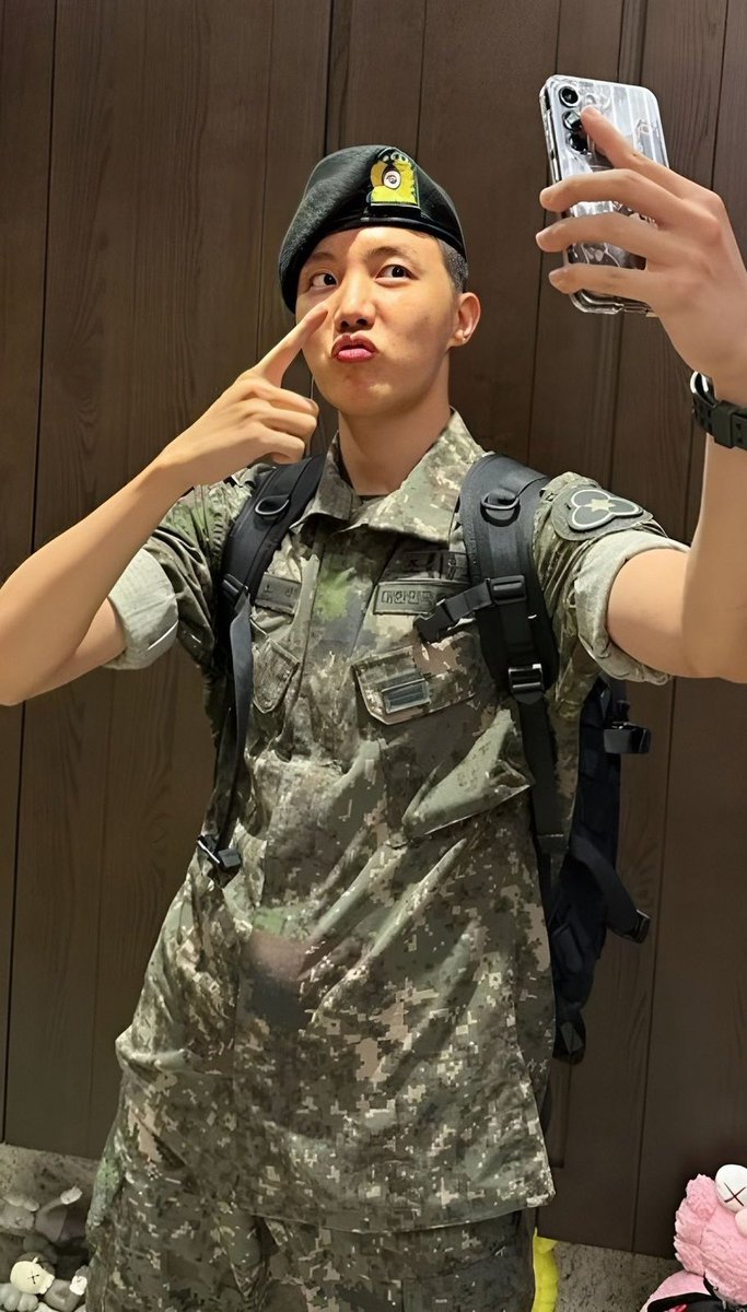 jhopeGlobaI's tweet photo. After a long wait, we’re finally just one day away from reuniting with our greatest love and hope, #jhope! 💜🥰 With pride and excitement, let’s celebrate j-hope's return by trending the tags below.

OUR ETERNAL HOPE IS COMING #OurPieceOfPeaceReturns_D01 #To_Be_Continued_1017 https://t.co/ANT4SFNMF6