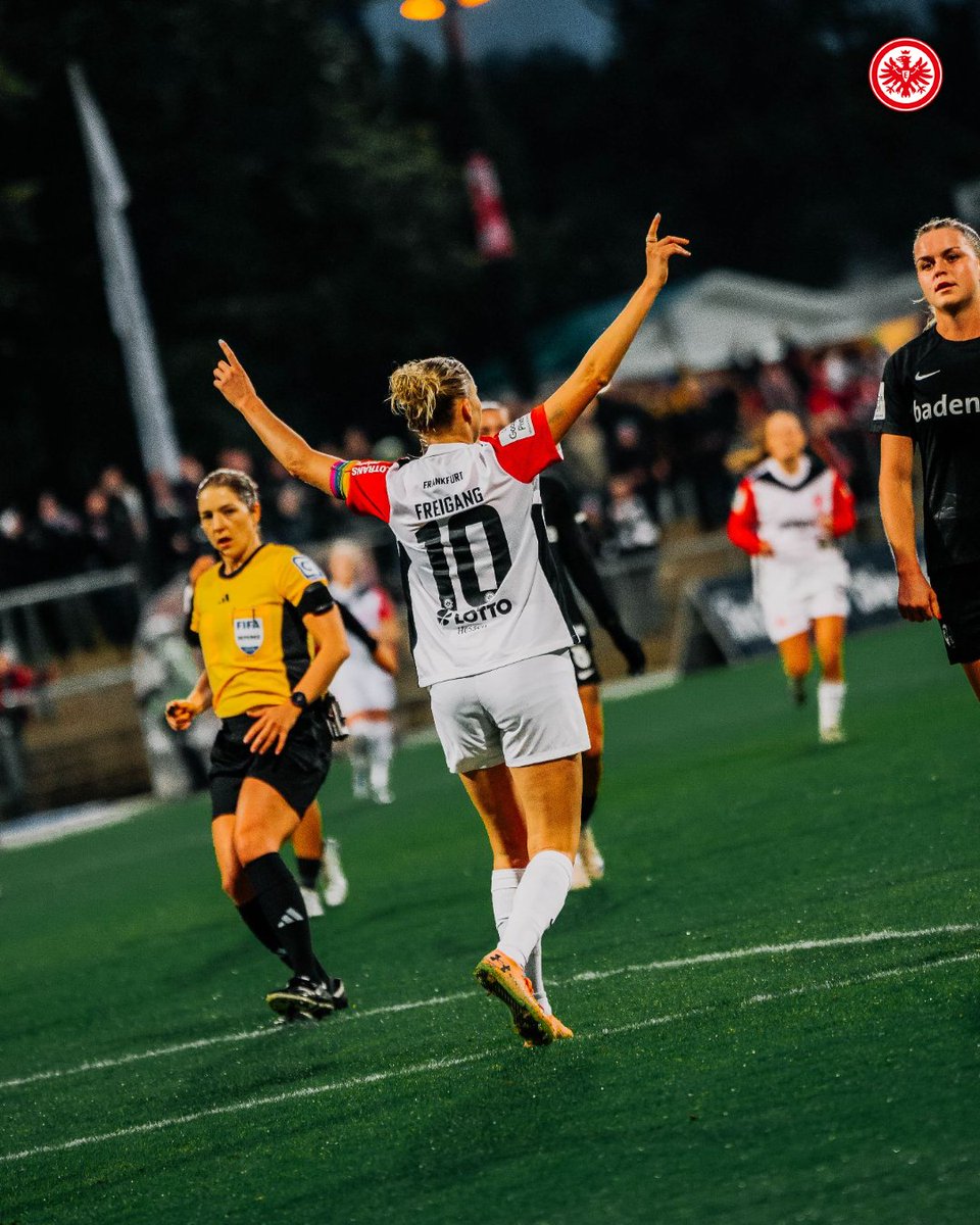 Torjubel Laura-Freigang-Edition 🥳

1⃣. Tor für Frankfurt (28.10.2018 vs. Bremen)

1⃣0⃣0⃣. Tor für Frankfurt  (14.10.2024 vs. Freiburg)

#SGE #EintrachtFrauen